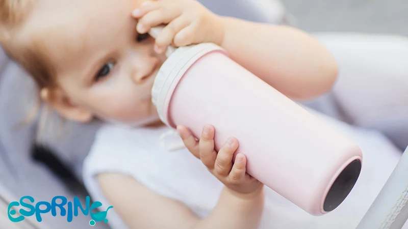 شیشه شیر نوزاد در سیسمونی